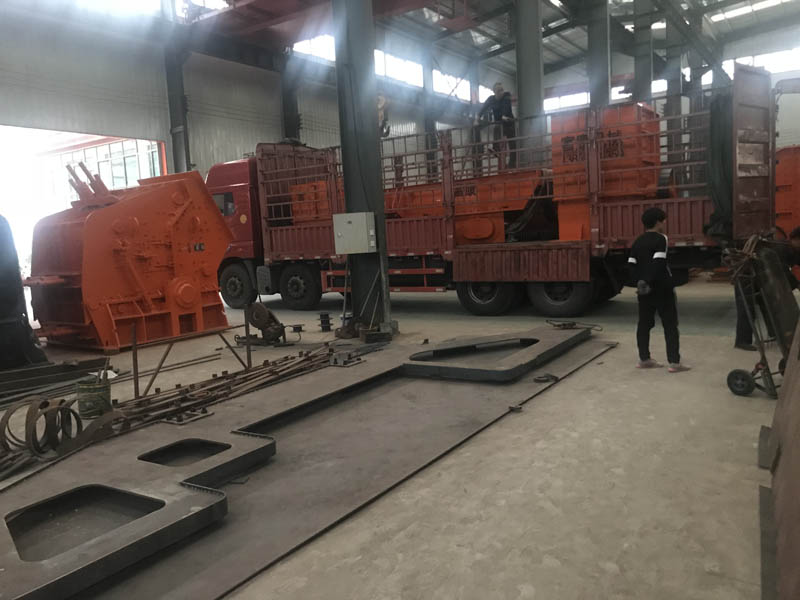 湖南客戶移動(dòng)破碎站設(shè)備已發(fā)貨